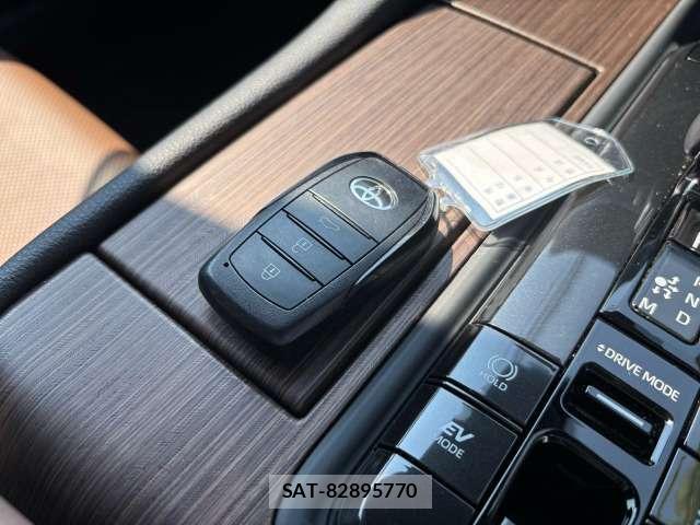 Toyota CROWN 2024-02 8218372-17