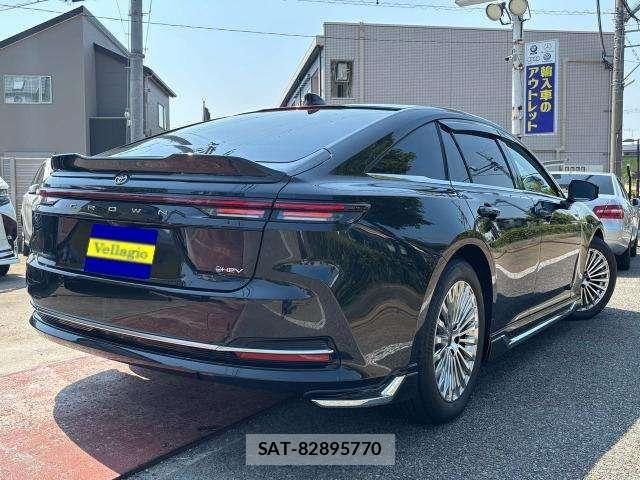 Toyota CROWN 2024-02 8218372-3