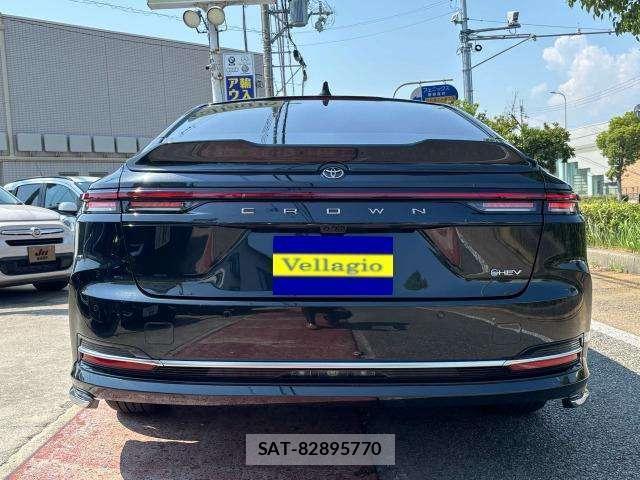 Toyota CROWN 2024-02 8218372-4