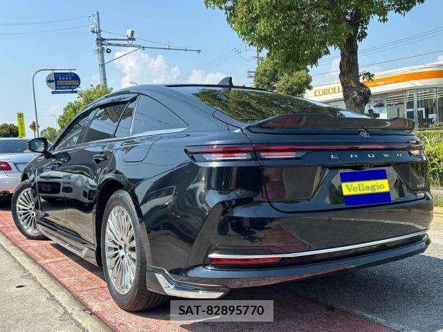 Toyota CROWN 2024-02 8218372-5