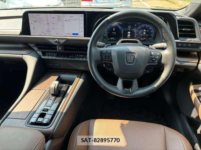 Toyota CROWN 2024-02 8218372-6