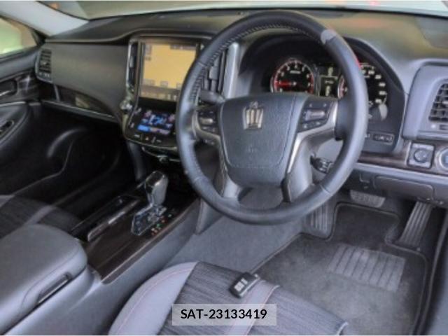 Toyota CROWN 2016-02 8218944-2
