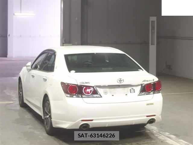 Toyota CROWN 2017-06 8218982-1