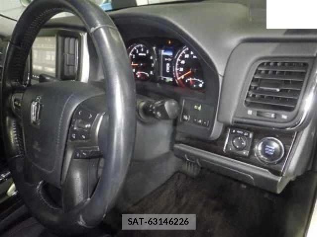 Toyota CROWN 2017-06 8218982-2