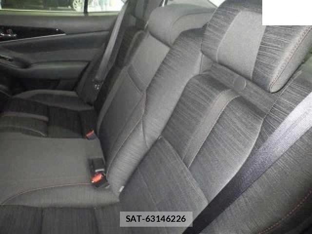 Toyota CROWN 2017-06 8218982-4