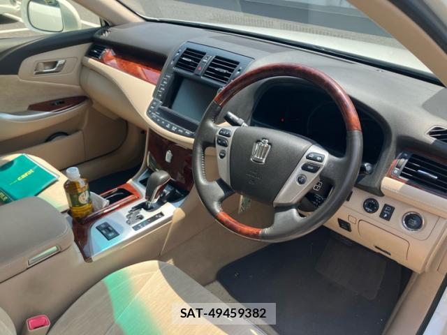 Toyota CROWN 2012-06 8219573-9