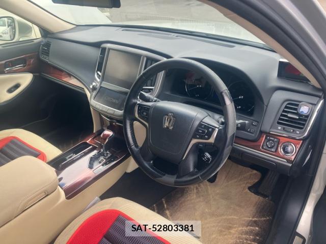 Toyota CROWN 2014-04 8219837-14
