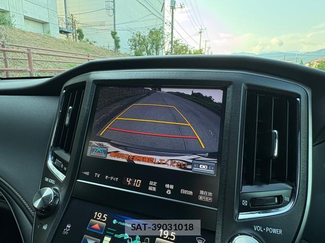 Toyota CROWN 2013-07 8220818-13