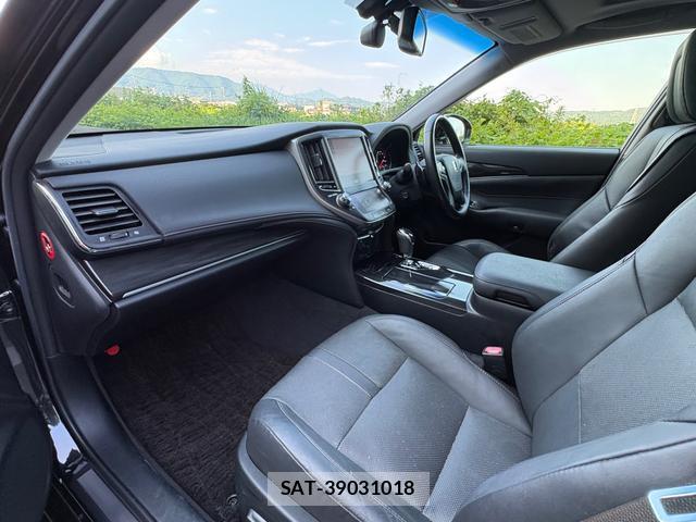 Toyota CROWN 2013-07 8220818-17