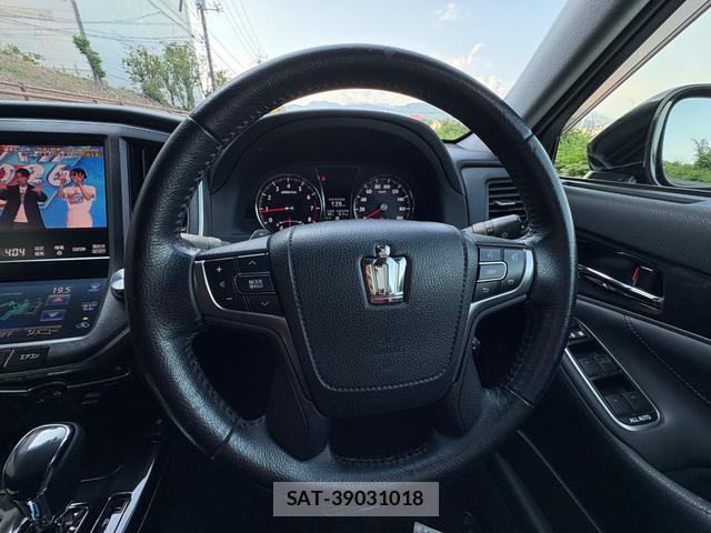 Toyota CROWN 2013-07 8220818-18