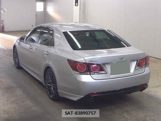 Toyota CROWN 2017-10 8221429-1
