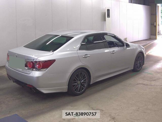 Toyota CROWN 2017-10 8221429-4