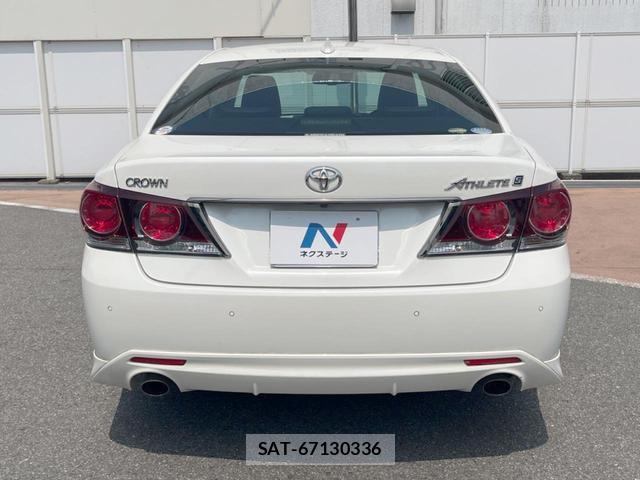 Toyota CROWN 2015-11 8221557-14