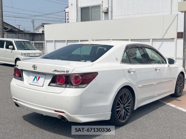 Toyota CROWN 2015-11 8221557-16