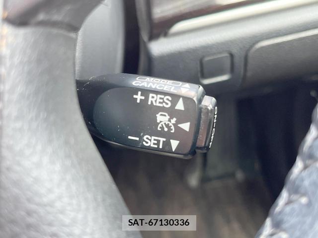 Toyota CROWN 2015-11 8221557-2