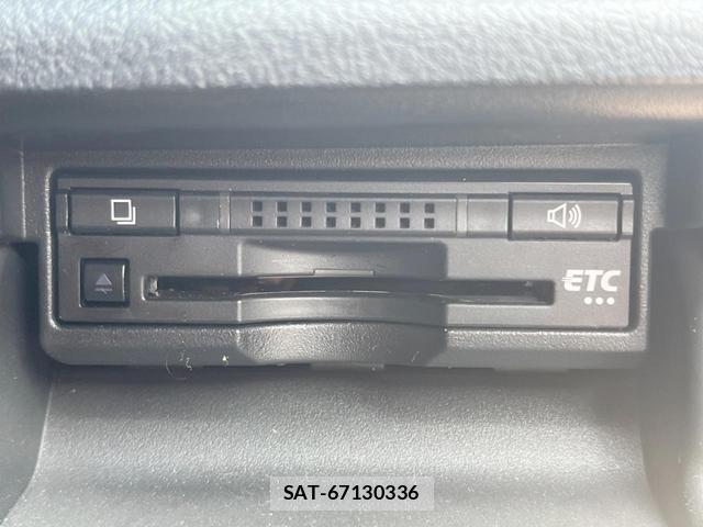 Toyota CROWN 2015-11 8221557-5