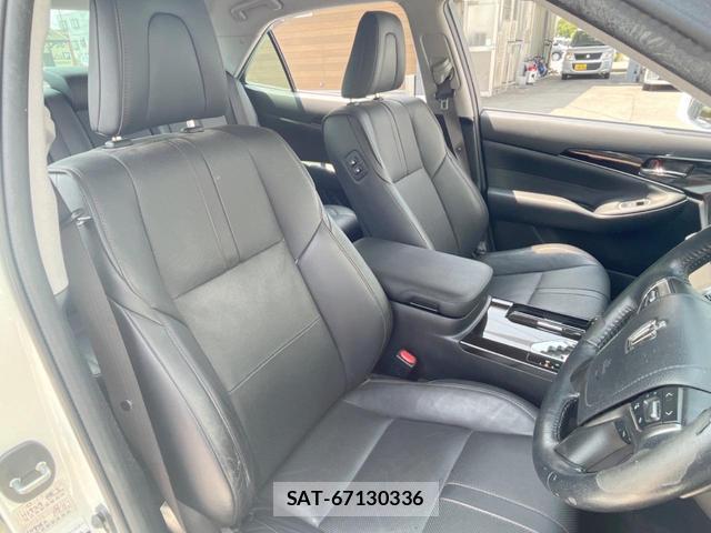 Toyota CROWN 2015-11 8221557-7