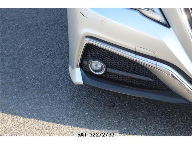 Toyota CROWN 2018-10 8222089-13