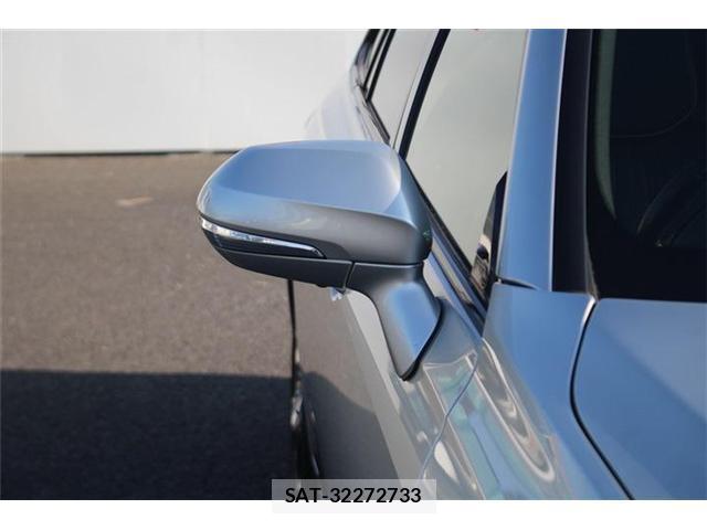 Toyota CROWN 2018-10 8222089-15