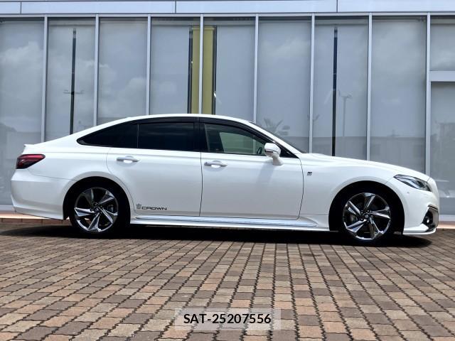 Toyota CROWN 2018-08 8222174-1