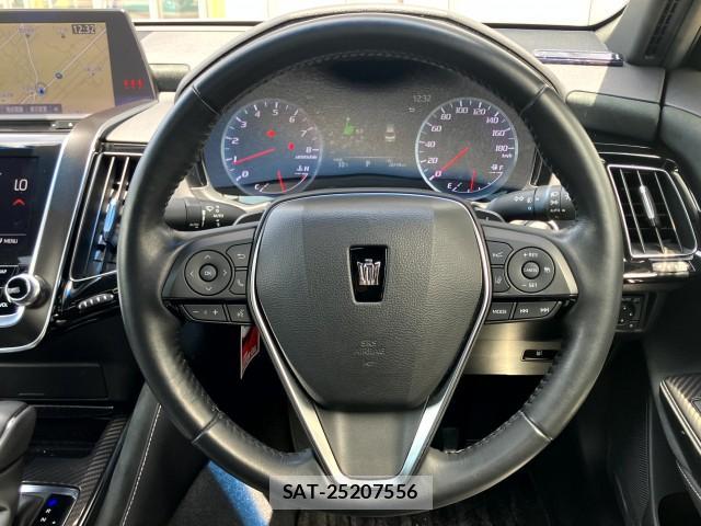 Toyota CROWN 2018-08 8222174-10