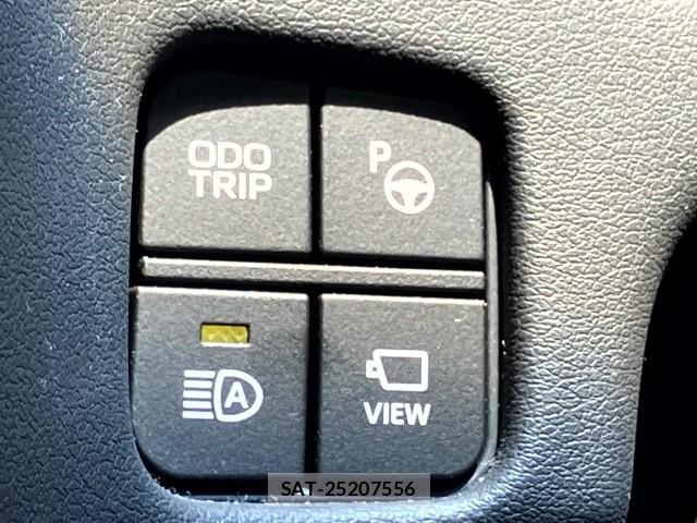 Toyota CROWN 2018-08 8222174-13