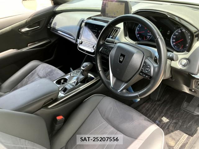 Toyota CROWN 2018-08 8222174-14
