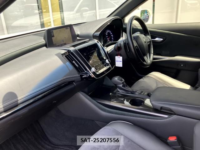 Toyota CROWN 2018-08 8222174-17