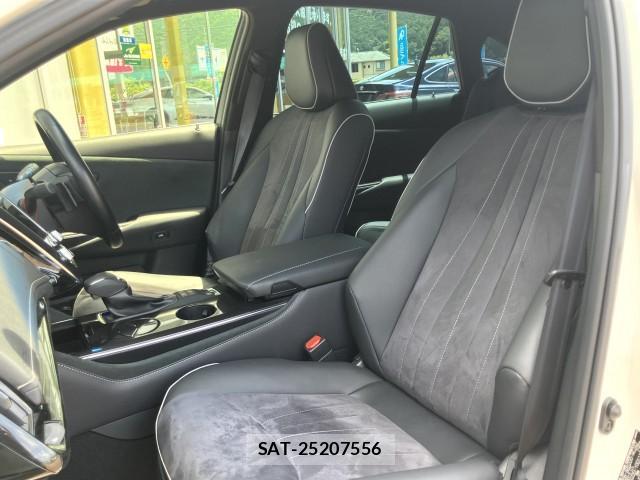 Toyota CROWN 2018-08 8222174-18