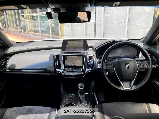 Toyota CROWN 2018-08 8222174-3
