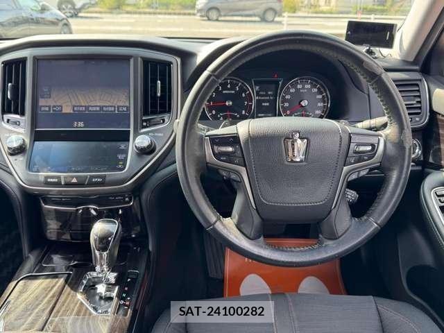 Toyota CROWN 2016-11 8223197-10
