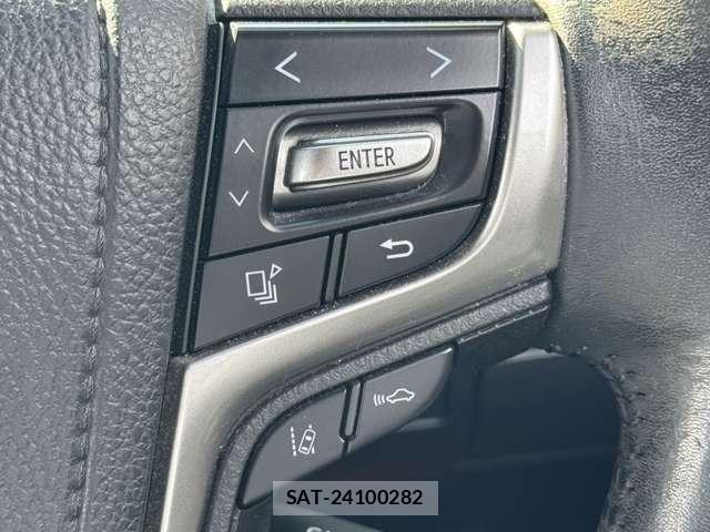 Toyota CROWN 2016-11 8223197-15