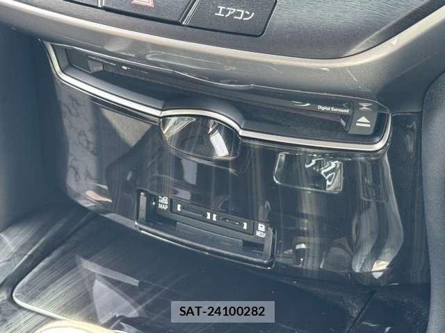 Toyota CROWN 2016-11 8223197-16