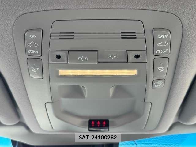Toyota CROWN 2016-11 8223197-18