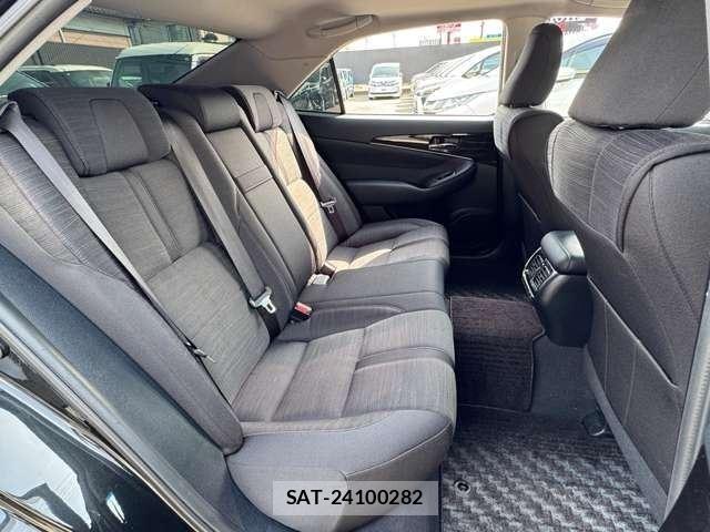 Toyota CROWN 2016-11 8223197-9