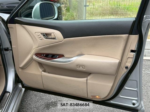 Toyota CROWN 2011-10 8223200-17