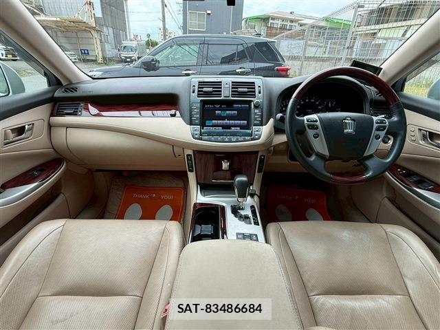 Toyota CROWN 2011-10 8223200-2