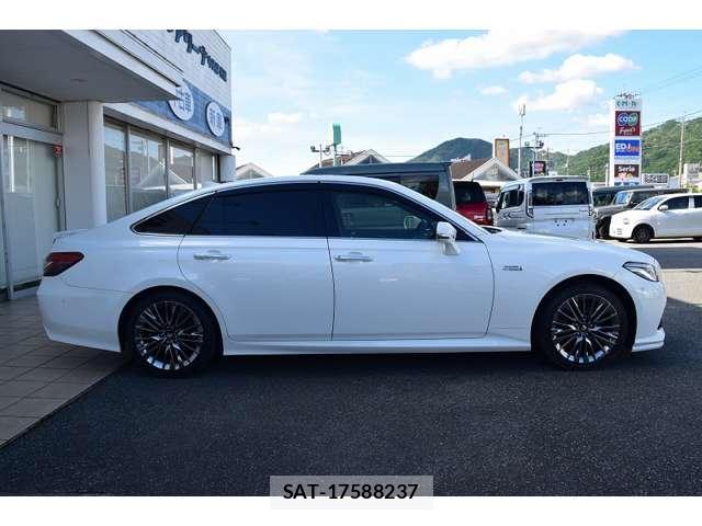 Toyota CROWN 2019-09 8223213-7
