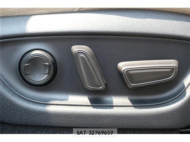 Toyota CROWN 2018-08 8223734-5