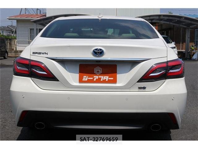 Toyota CROWN 2018-08 8223734-9