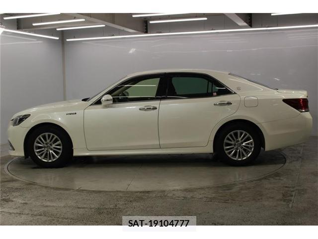Toyota CROWN 2015-11 8224210-8