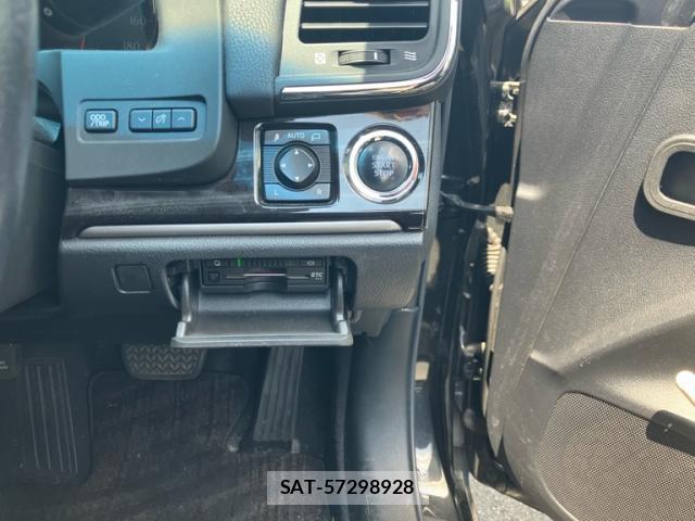 Toyota CROWN 2016-03 8224383-10