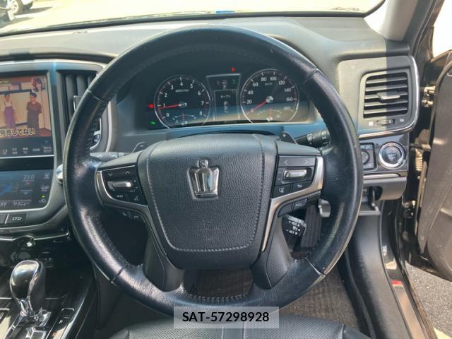 Toyota CROWN 2016-03 8224383-11