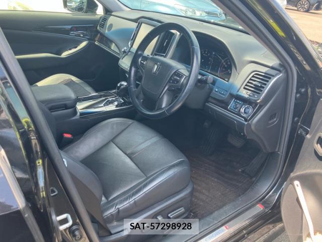 Toyota CROWN 2016-03 8224383-9