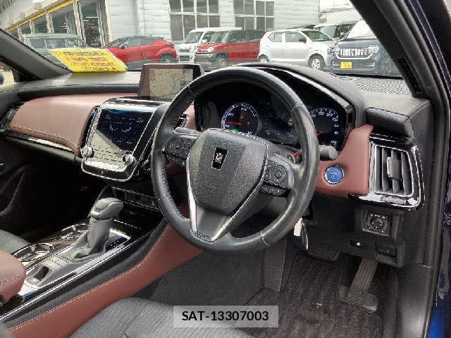 Toyota CROWN 2018-12 8224787-6