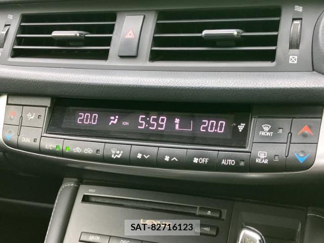 Lexus CT 2011-08 8216098-12