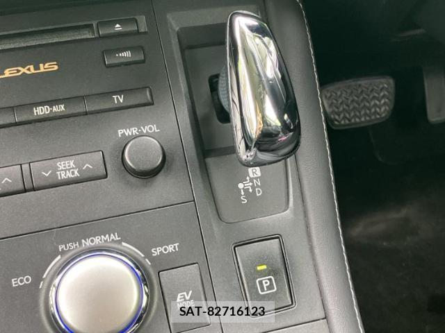 Lexus CT 2011-08 8216098-15