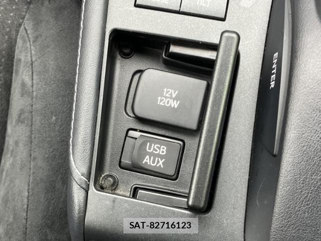 Lexus CT 2011-08 8216098-17