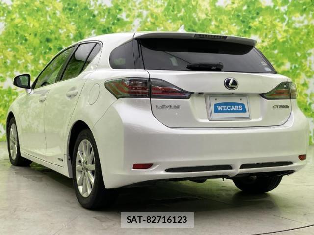 Lexus CT 2011-08 8216098-2