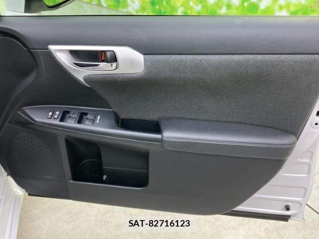 Lexus CT 2011-08 8216098-3